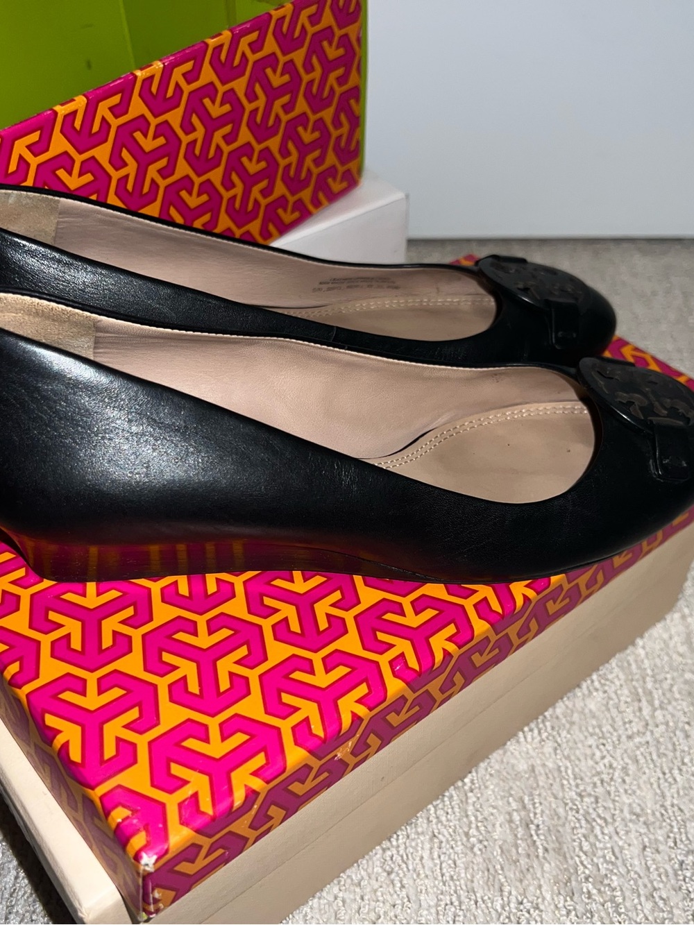 Tory Burch Black MILLER 35MM WEDGE
VEG NAPPA - Size 9.5